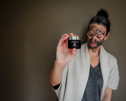 holding True Botanicals Pacific Glacial Clay Detoxifying Mask
